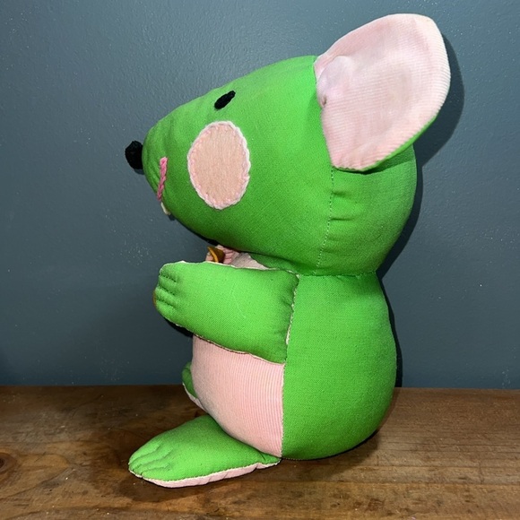 Vintage Avon 1970’s handstitched mouse with cheese green pink some stains in pic - Picture 2 of 9